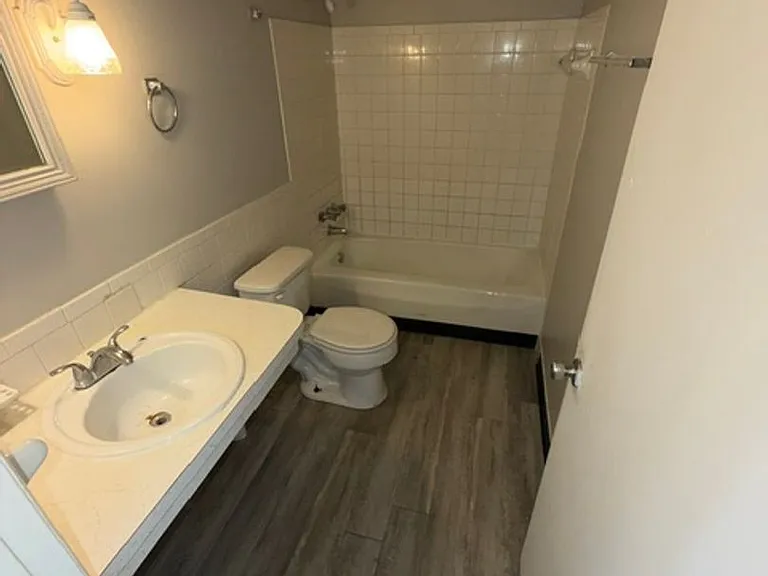 Naveen Pine Apartments — Photo 10