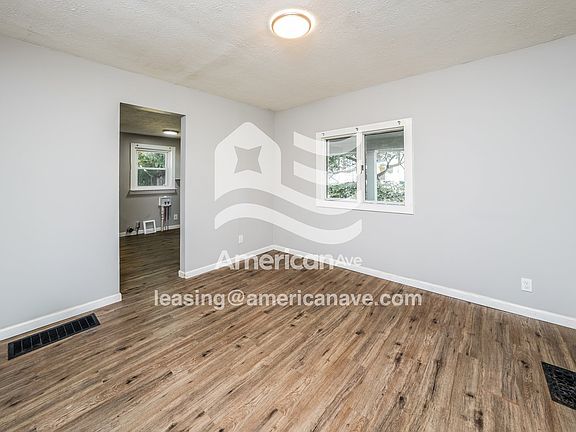1535062_003_living_room_13783360.jpg
