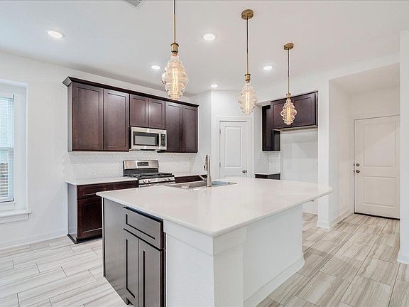 4th image of 8008 Prairie Rye Dr