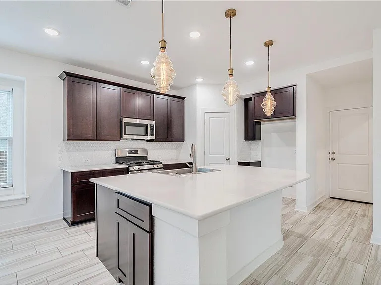 8008 Prairie Rye Dr — Photo 4