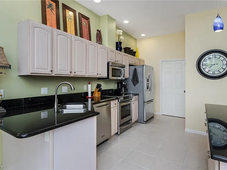 28460 Highgate Dr — Photo 18
