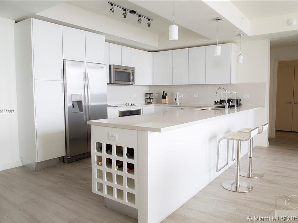 1st image of 999 SW 1st Ave APT 2112