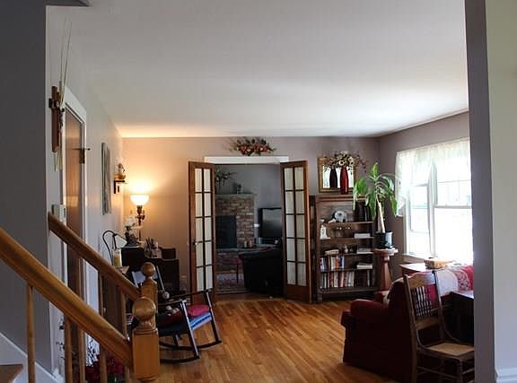 4th image of 128 Empire Dr
