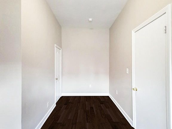 5th image of 939 Belmont Ave