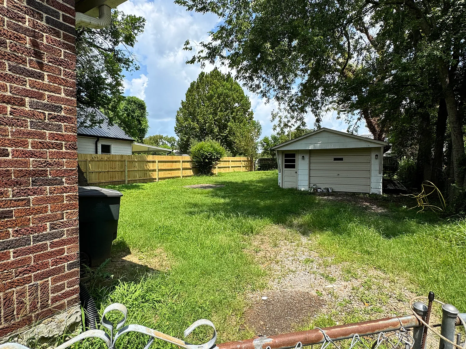 3 bed, 1207 sqft, $2,300 — Photo 2
