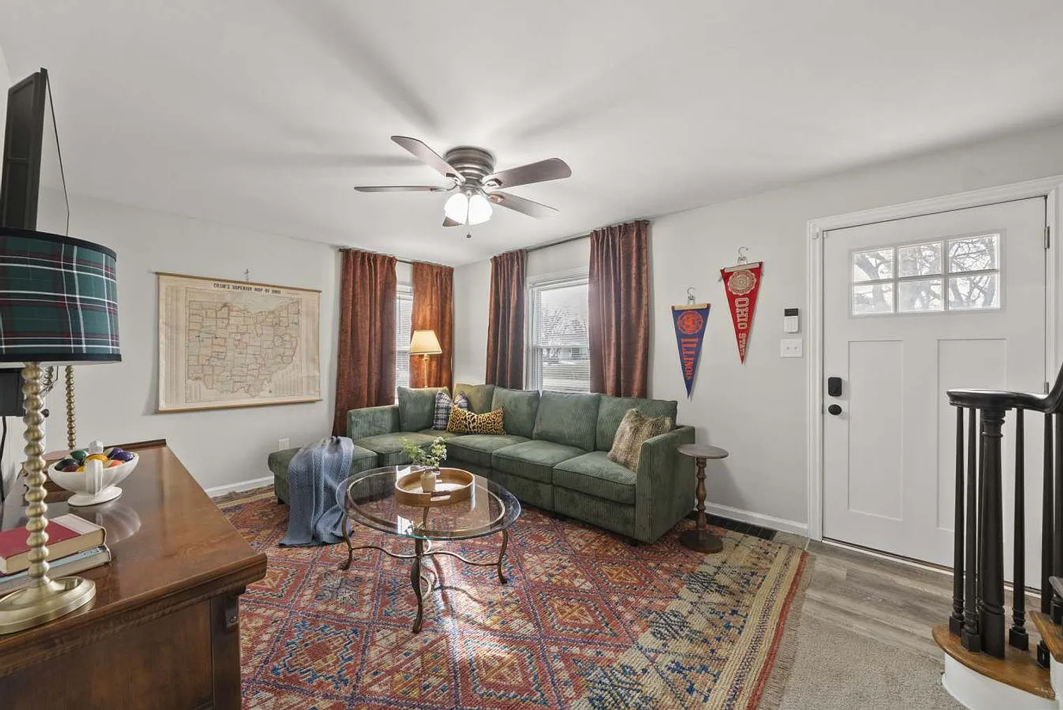 4 bed, 2.0 bath, 1076 sqft, $3,812 — Photo 2