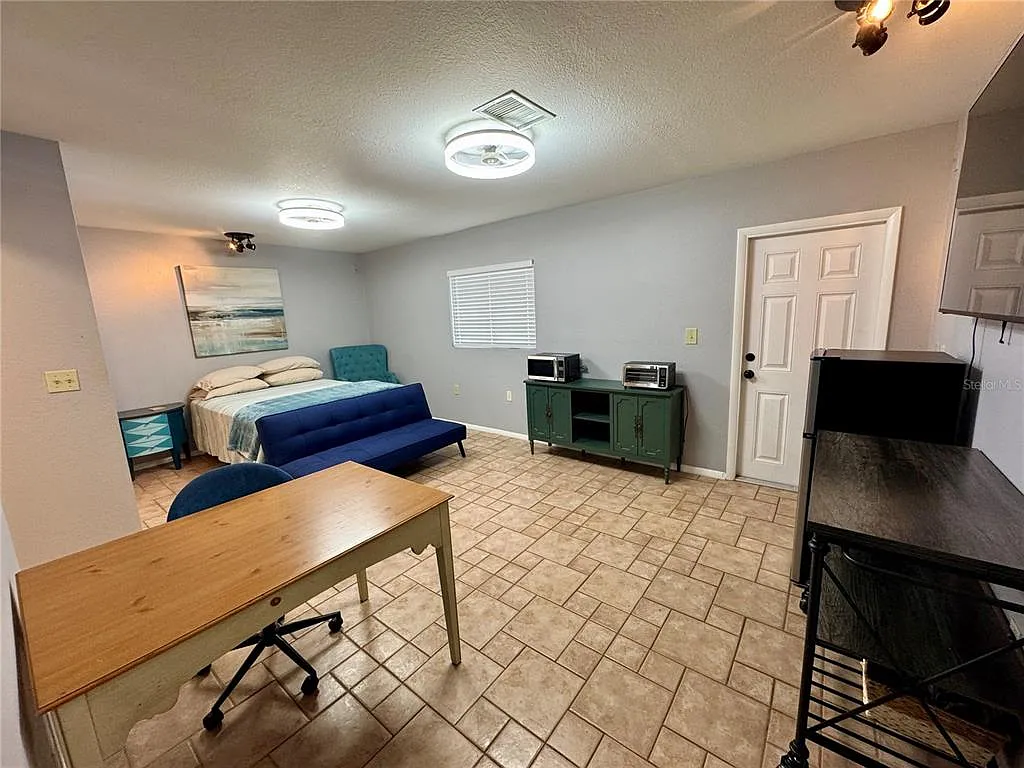 Studio, 1.0 bath, 504 sqft, $1,200 — Photo 3