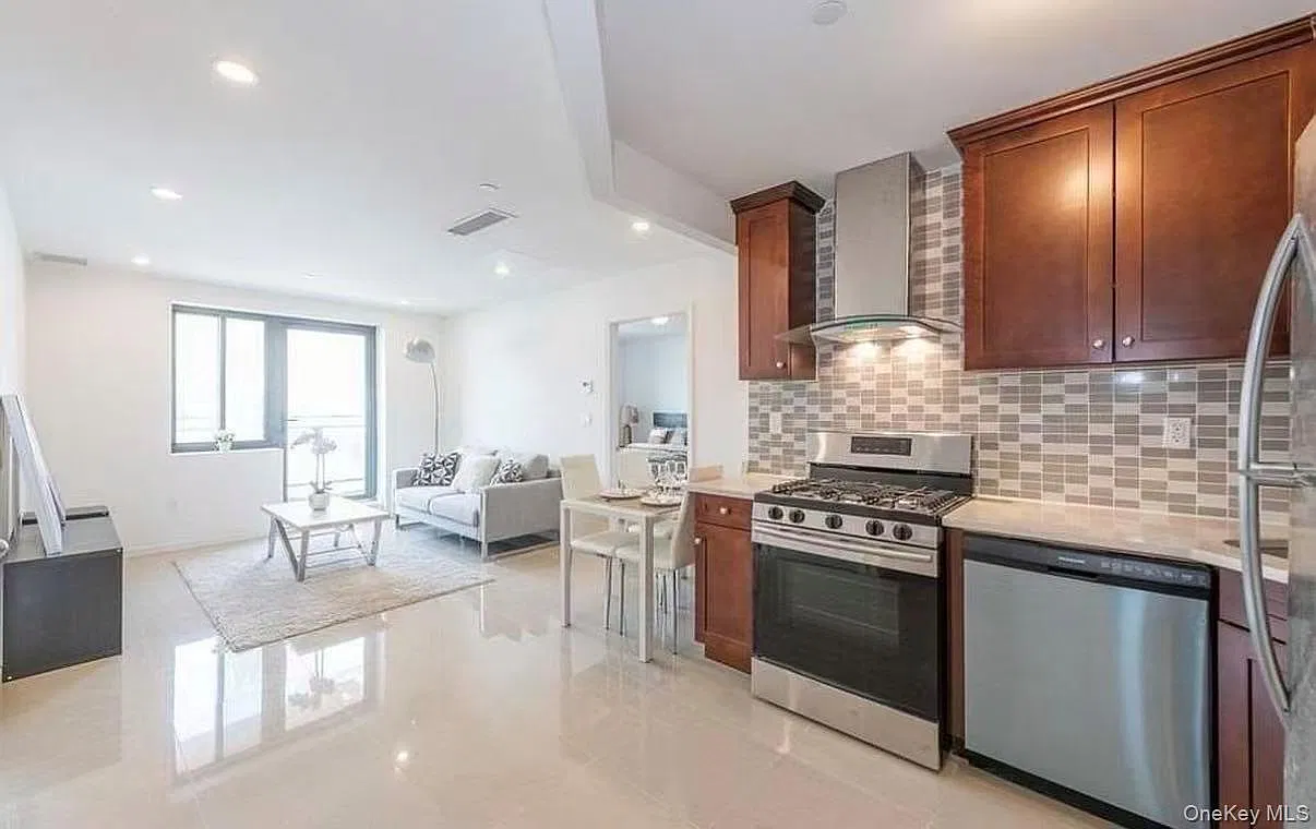 2 bed, 2.0 bath, 780 sqft, $3,600 — Photo 3