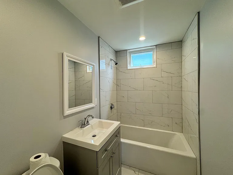 136 Sharon St #3 — Photo 7