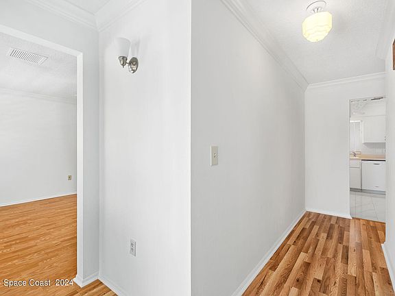 5th image of 408 Dartmouth Ave