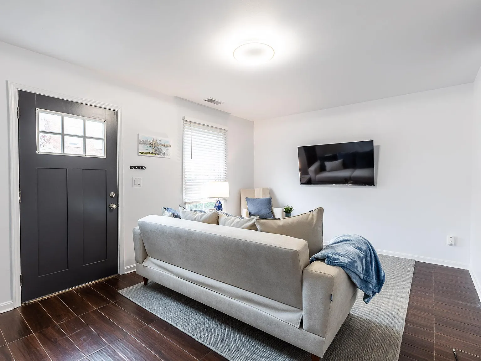 232 W 8th St — Photo 4