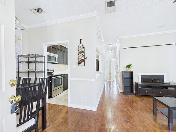 4th image of 2300 Leon St APT 205