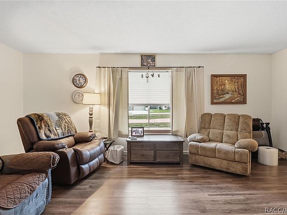 5th image of 61 Cypress Blvd W