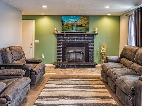 2nd image of 71 Craftwood Ln