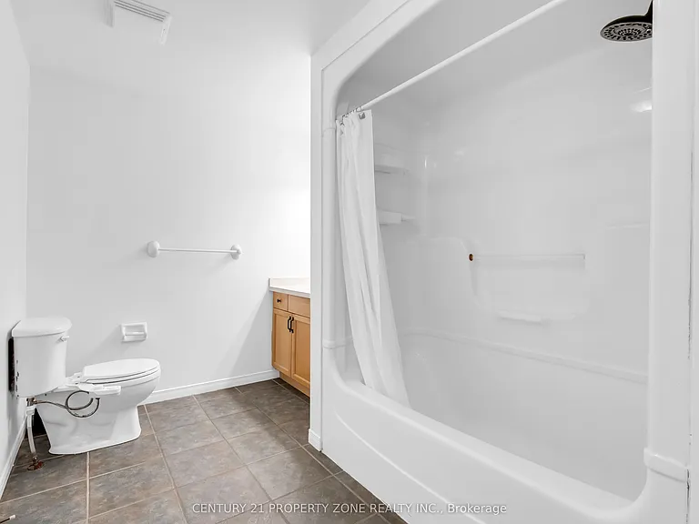 75 Benjamin Cres — Photo 26