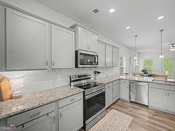 3rd image of 103 Sycamore Ln