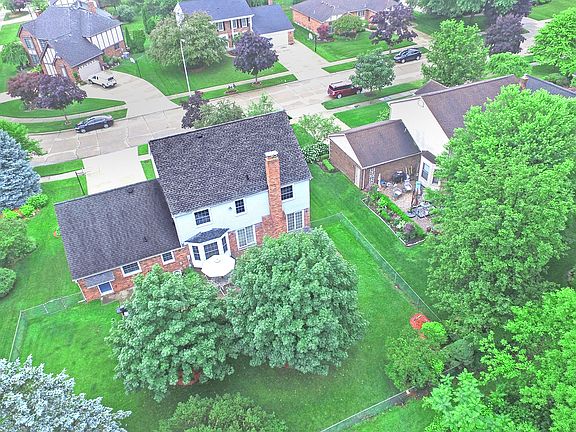 4th image of 19331 Gary Ln