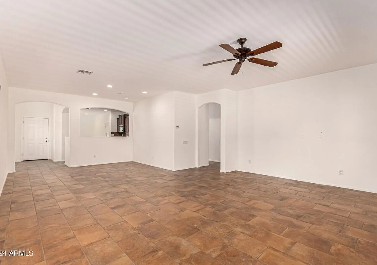Beautiful 3 bedroom home in Peoria! — Photo 4