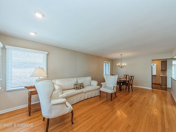 2nd image of 1953 Thornwood Ln
