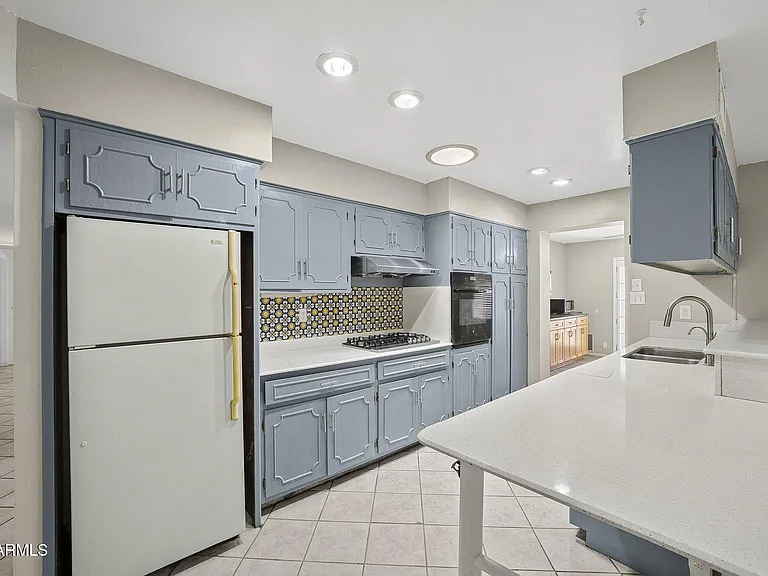 1137 E Bishop Dr — Photo 5