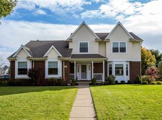 34 Ventura Dr, Orchard Park, NY 14127