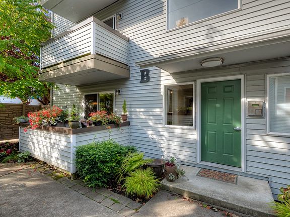4th image of 8659 Delridge Way SW APT B2