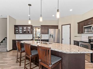 2672 County Road H2 W, Saint Paul, MN 55112