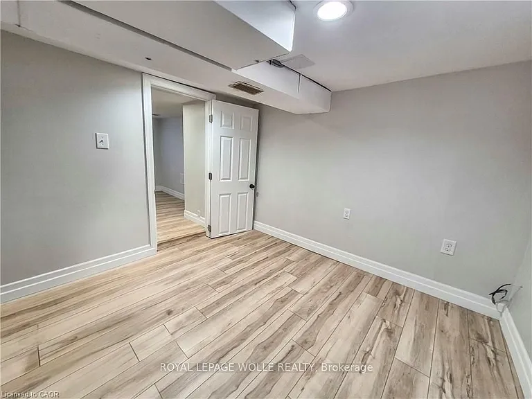 408 Wellington St N #2 — Photo 12