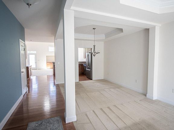 4th image of 128 Ashford Way