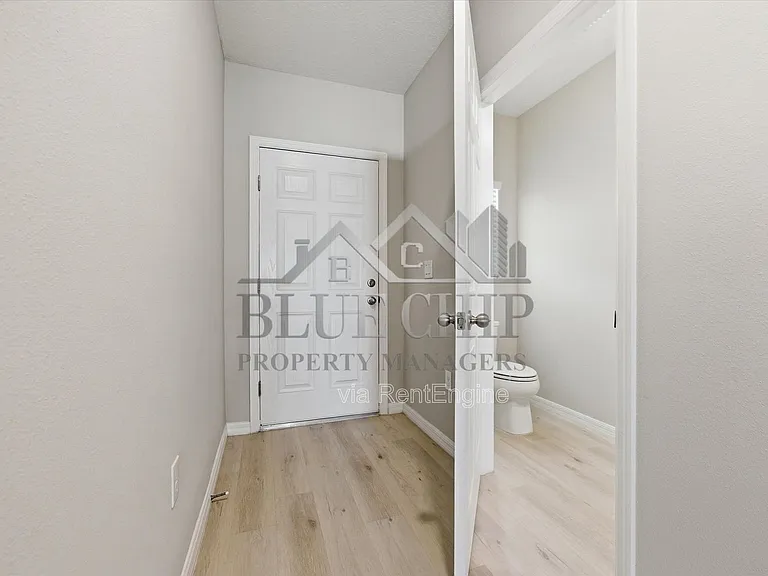 12937 Camarillo Pl — Photo 34