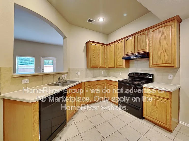 1127 Sophia St — Photo 4