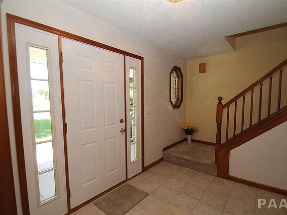 3rd image of 806 Dogwood Dr