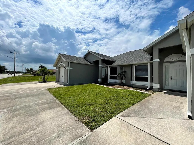 908 W Cape Coral Pkwy — Photo 3
