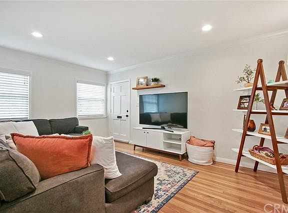 4th image of 4616 Iroquois Ave
