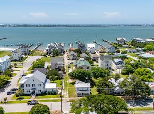 1105 Evans St, Morehead City, NC 28557