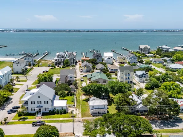 1105 Evans Street, Morehead City, NC 28557