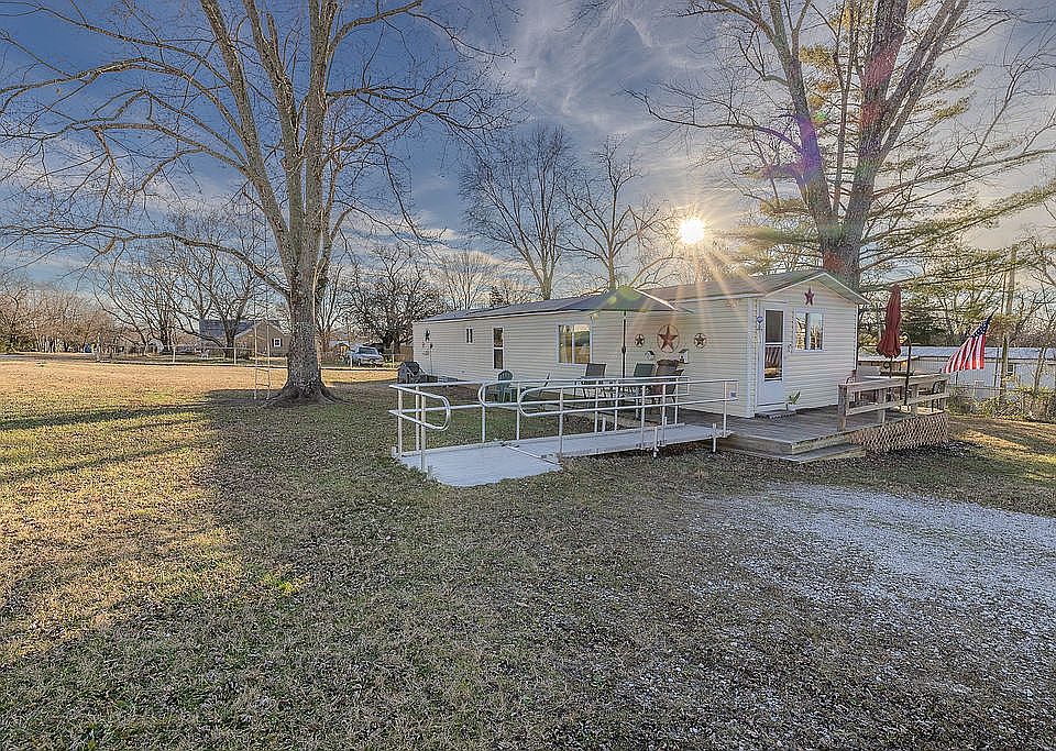 1st image of 109 Banjo Dr