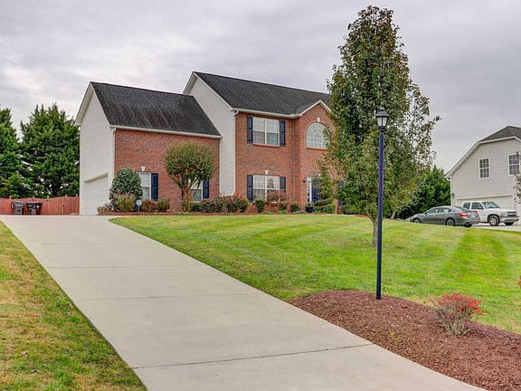 3rd image of 4825 Ivy Rose Dr