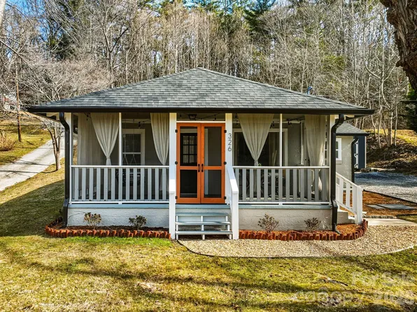 326 Lyndhurst Dr, Hendersonville, NC 28791