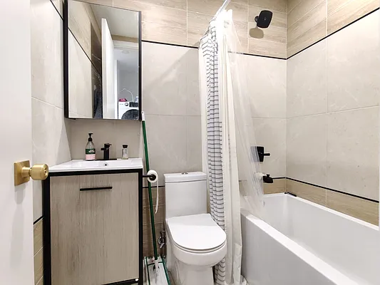 Rented by Signature Property Realty | media 15