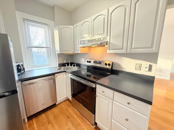 369 Tappan St APT 12, Brookline, MA 02445