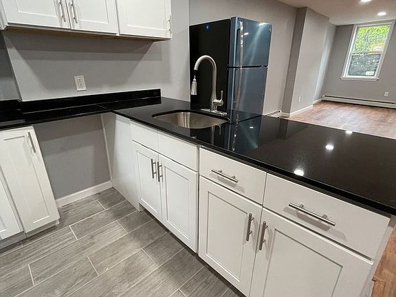3rd image of 156 South St APT 1
