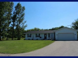 W5411 River Hill Dr, Johnson Creek, WI 53038