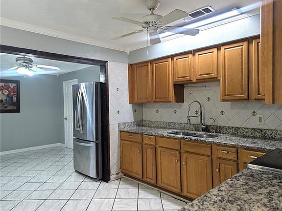 5th image of 301 Cherrywood Dr
