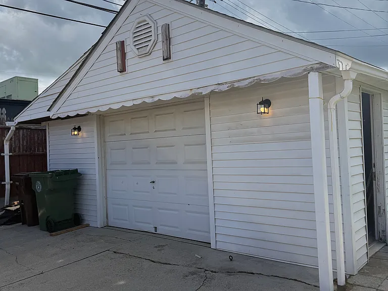 12925 Callender St — Photo 14