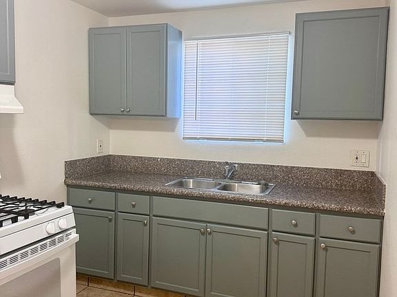 4th image of 8211 S Hoover St #1/8