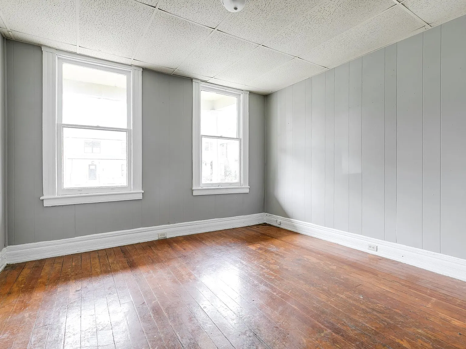 3 bed, 1.5 bath, 1706 sqft, $2,014 — Photo 2