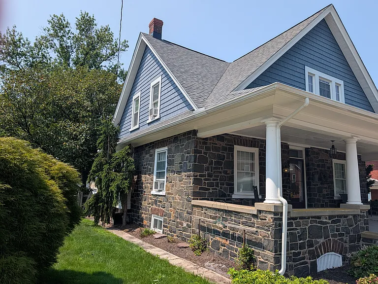 32 Franklin Ave — Photo 2