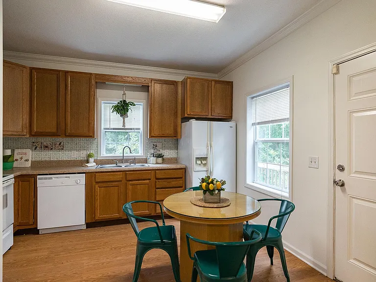 279 Arch St — Photo 10