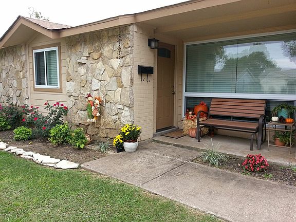 2nd image of 2946 Bergen Ln